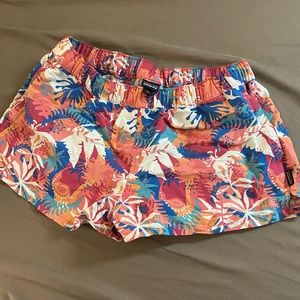 Patagonia Women’s Barely Baggies size Medium